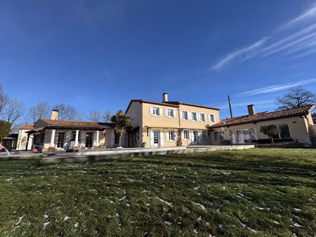 propriété de prestige a 10 mn de castres avec piscine