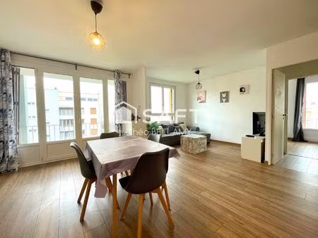 appartement rénové avec deux balcons