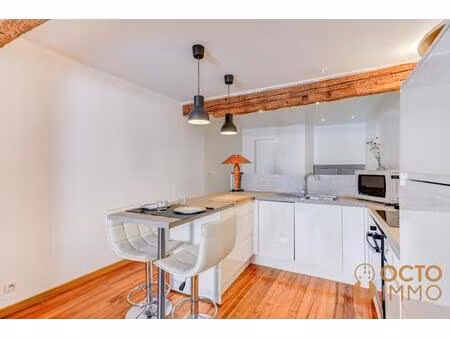 beau t2 meublé duplex au coeur des carmes