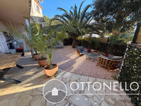 appartement meublé 2 pièces climatisé avec parking et terrasse