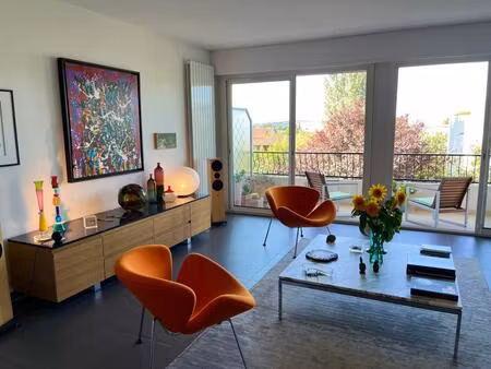 magnifique appartement de 143 m2 avec un grand garage et 2 celliers