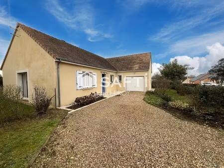 maison plain-pied située village de brulon