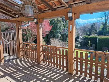 au coeur d'un superbe environnement   maison avec un gite et piscine !