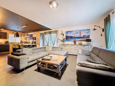 a vendre - maison de 107m2 - 4 chambres avec un terrain de 325m2 - située à soulaire et bo