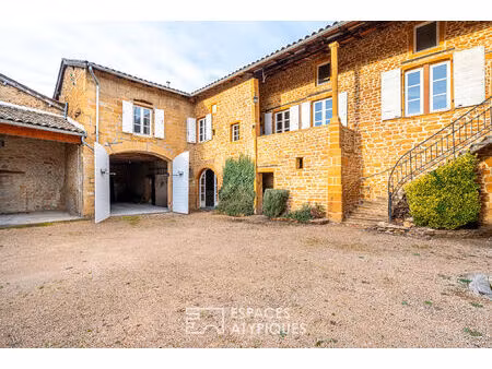maison de ville avec dépendances et cour intérieure