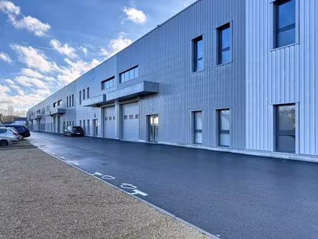 a vendre locaux d'activité a bourgoin de 319m2 à 367m2
