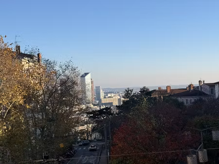 plateau à rénover  vue dégagée  ascenseur