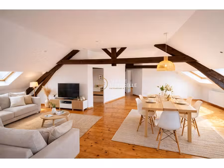 appartement de caractère   dernier étage   centre de mirecourt   parkings