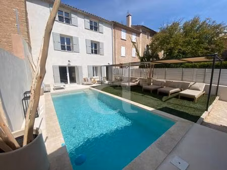 maison proche de toutes les commodités dans le village de bedoi