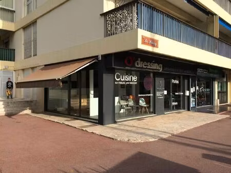 location commerce 85 m² à cannes (06400)