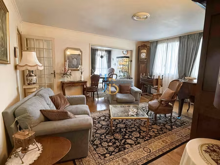 à vendre – bel appartement avec ascenseur – 2 chambres + bureau (possible 3? chambre)