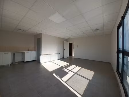 location local professionnel 40m² l isle jourdain 32600