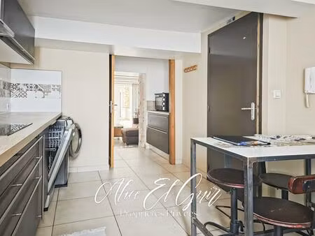 immeuble - 3 appartements prêts à louer - cité médiévale