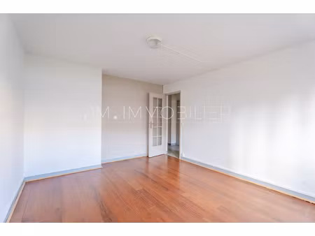 type 1  rue girardin  13007 marseille