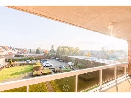 centraal gelegen appartement met drie slaapkamers en veel lichtinval