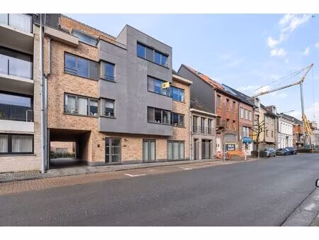 top gelegen appartement te stekene