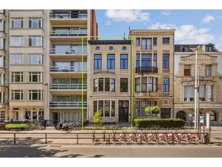 prestigieuze en totaalgerenoveerde herenwoning (epc b!) in eclectische stijl met zalige st