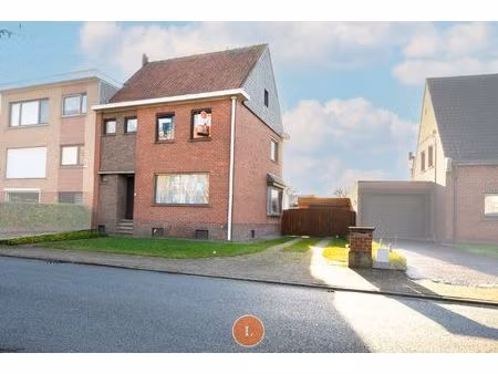 halfopen woning met 3 slaapkamers  tuin en garage in wevelgem