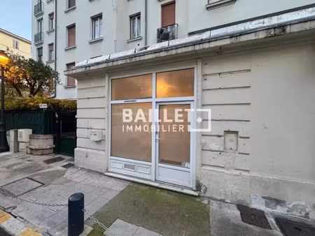 nice centre à vendre local commercial 17m2