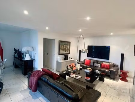 hyper centre de tassin  t4 de 83m2 avec terrasse et garage fermé