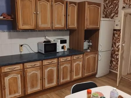 charmant appartement de 49m2 composé de 2 grandes pièces  en bon état  confortable et idéa