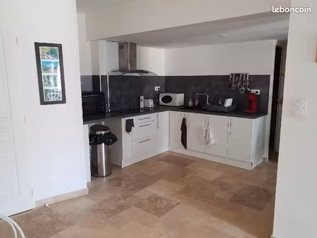 apparemment t2 avec place de parking