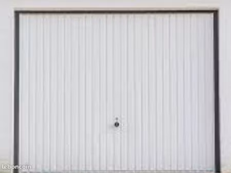 loue garage fermé / box / stockage