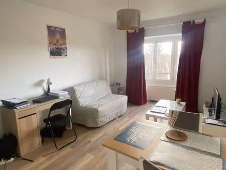 studio 1 pièce 28 m²