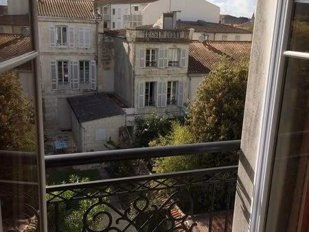 appartement duplex 35 m2 avec terrasse proche vieux port et centre
