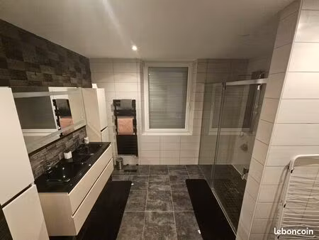 appartement f3 dans petite maison sur cravanche avec extérieur
