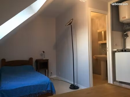 chambre meuble confortable et fonctionnelle