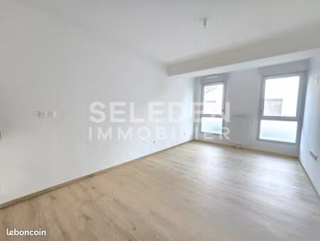 studio 1 pièce 28 m²