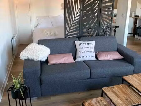 studio près de la place aux roues