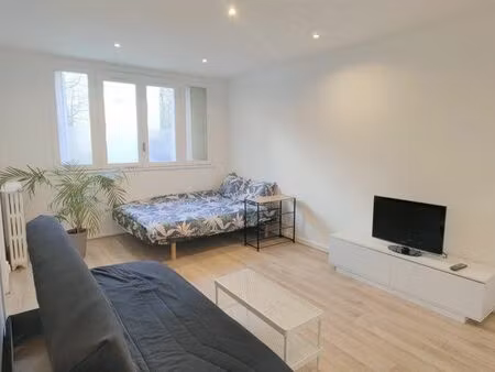 confortable f1 studio meublé 30 m2 à 5 mns à pied métro châtillon montrouge