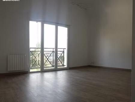 location studio 31m2 style loft beau volume