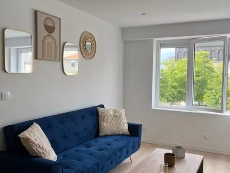 à louer – appartement rénové à neuf – centre d’yssingeaux