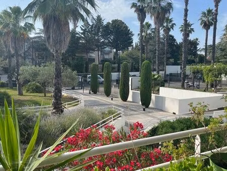 loue t2 de 52 m2 dans résidence de très haut standing  avec une belle terrasse de 20 m²  a