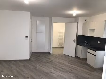 loue appartement ( pinel ) 30m2 balcon et parking