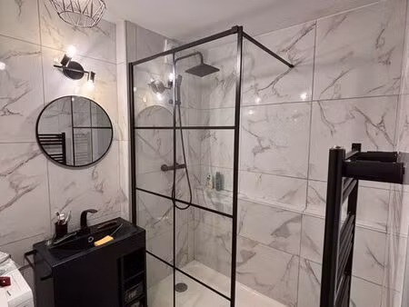 à louer — superbe t2 rénové avec 2 parkings + box électrifié — clairmarais  reims