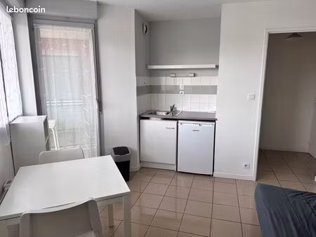 studio meublé 19m2 grand balcon parking lave linge