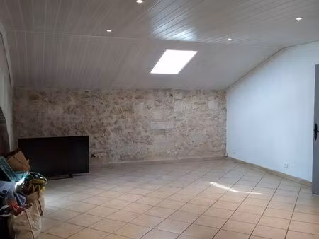 appt. dans longere en pierre