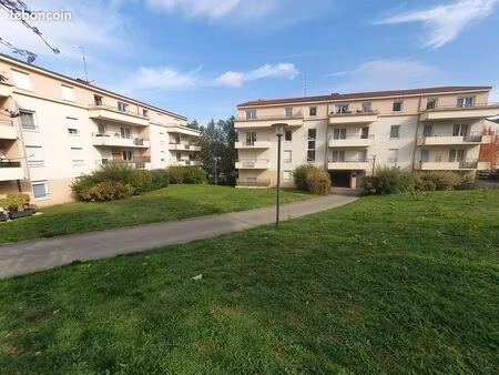 f2 à louer cuisine équipée neuve grand balcon parking