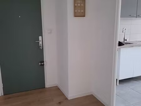 a louer appartement t3 71m2 très lumineux refait entièrement à neuf .juste au dessus ecole