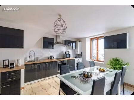 appartement f3 centre ville avec cour extérieure privative