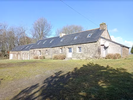 29270 cléden poher longère avec vue 2 pièces de 48 m² combles aménagés et dépendances