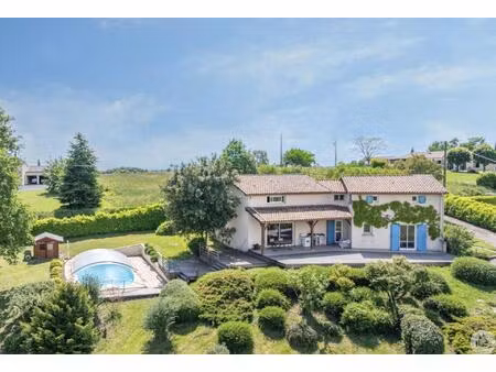 maison familiale avec piscine et vue !