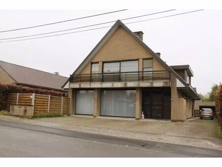 centraal gelegen gelijkvloers appartement met tuin en garage