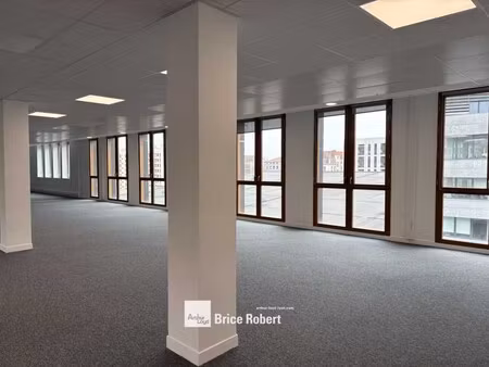 a louer - le monolithe - bureaux dans un immeuble emblématique de confluence - lyon 2ème