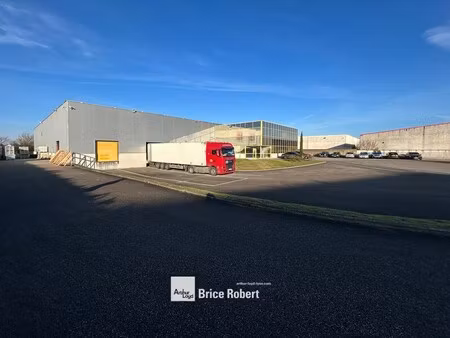 a vendre et/ou à louer - bâtiment d'activités indépendant possédant 1 accès plain-pied et 