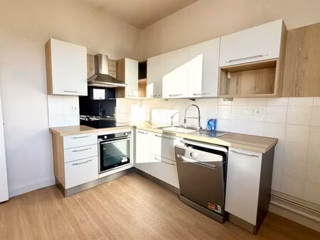 à louer – maison lumineuse  3 chambres  garage